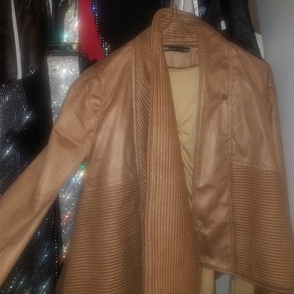 Camel Asymmetric jacket - Picture 7 of 7